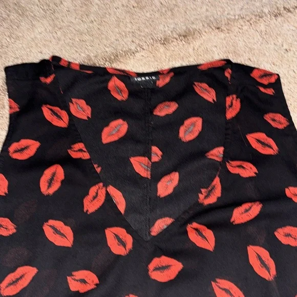 Torrid Blouse Size 3 Plus Size Lips Women’s Top Cold shoulder - Picture 6 of 9